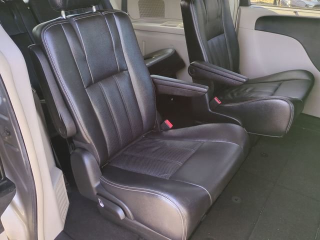 Used 2014 Chrysler Town & Country Touring-L w/ Driver Convenience Group image 26