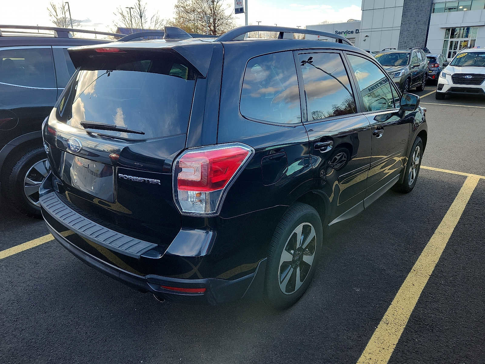 Used 2018 Subaru Forester 2.5i Premium w/ All-Weather Package image 5