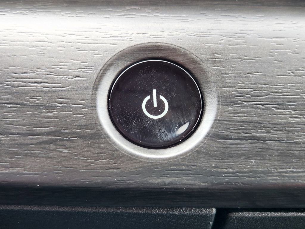 Used 2025 Nissan Ariya AWD image 18