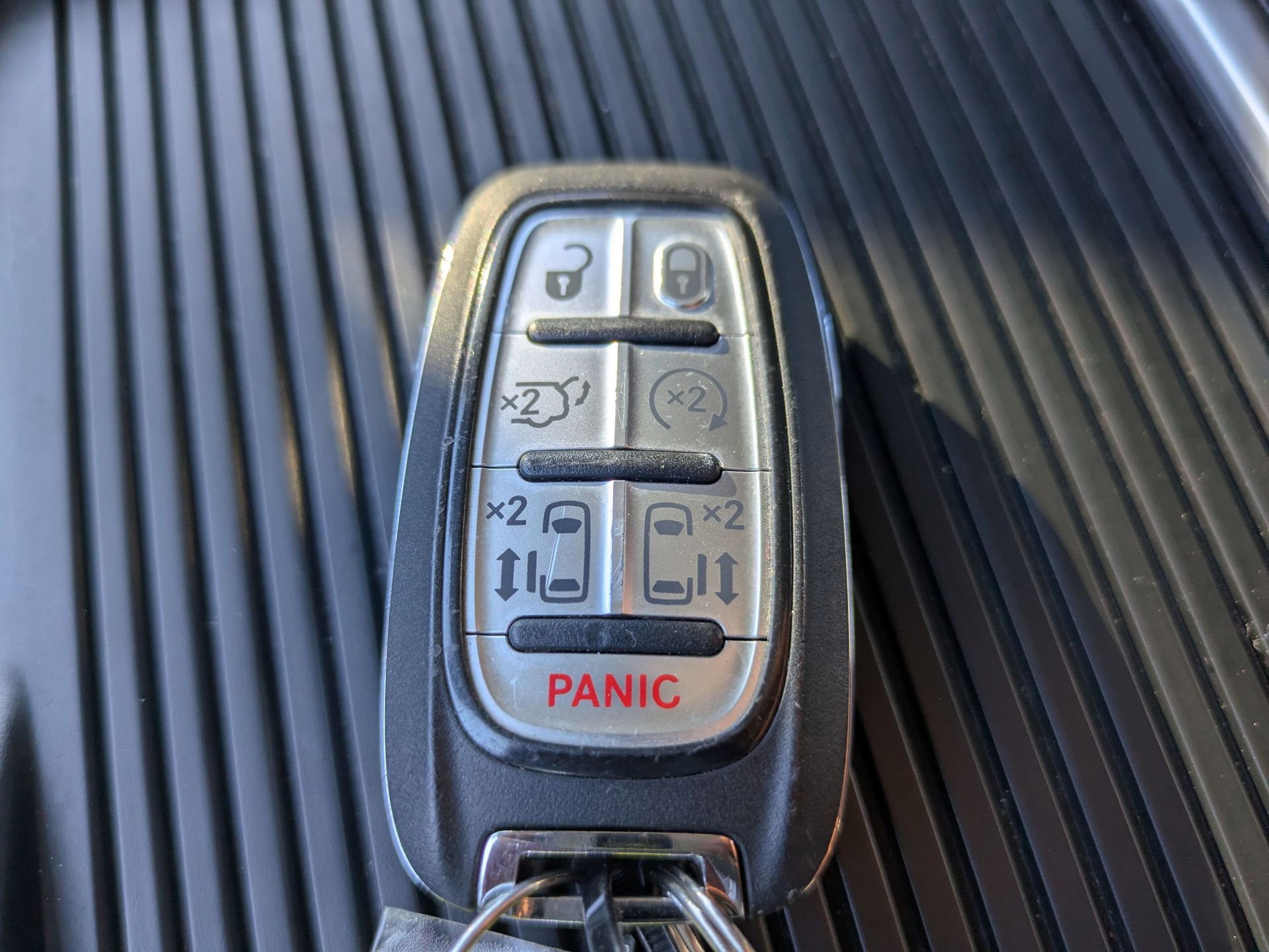 Used 2024 Chrysler Pacifica Touring-L image 33