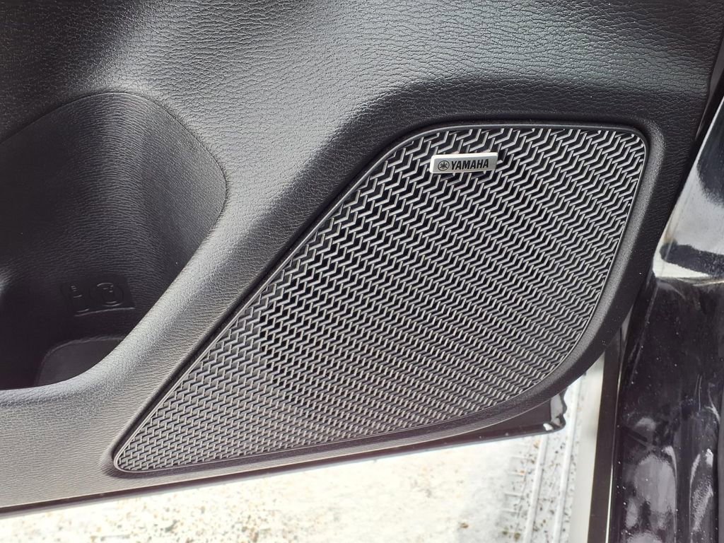 Used 2025 Mitsubishi Outlander SE image 19