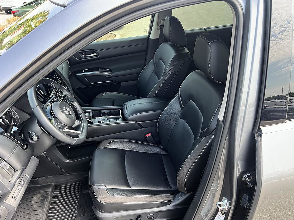 Certified 2024 Nissan Pathfinder SL w/ SL Premium Package FWD image 13