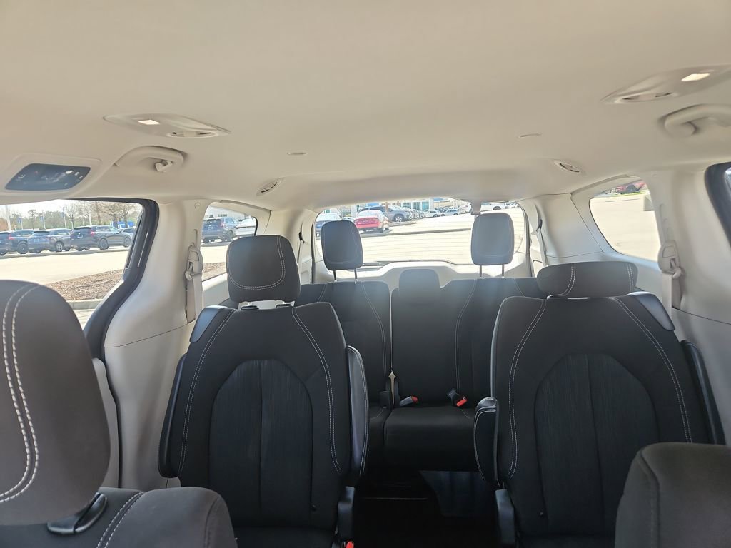 Used 2024 Chrysler Voyager LX image 26