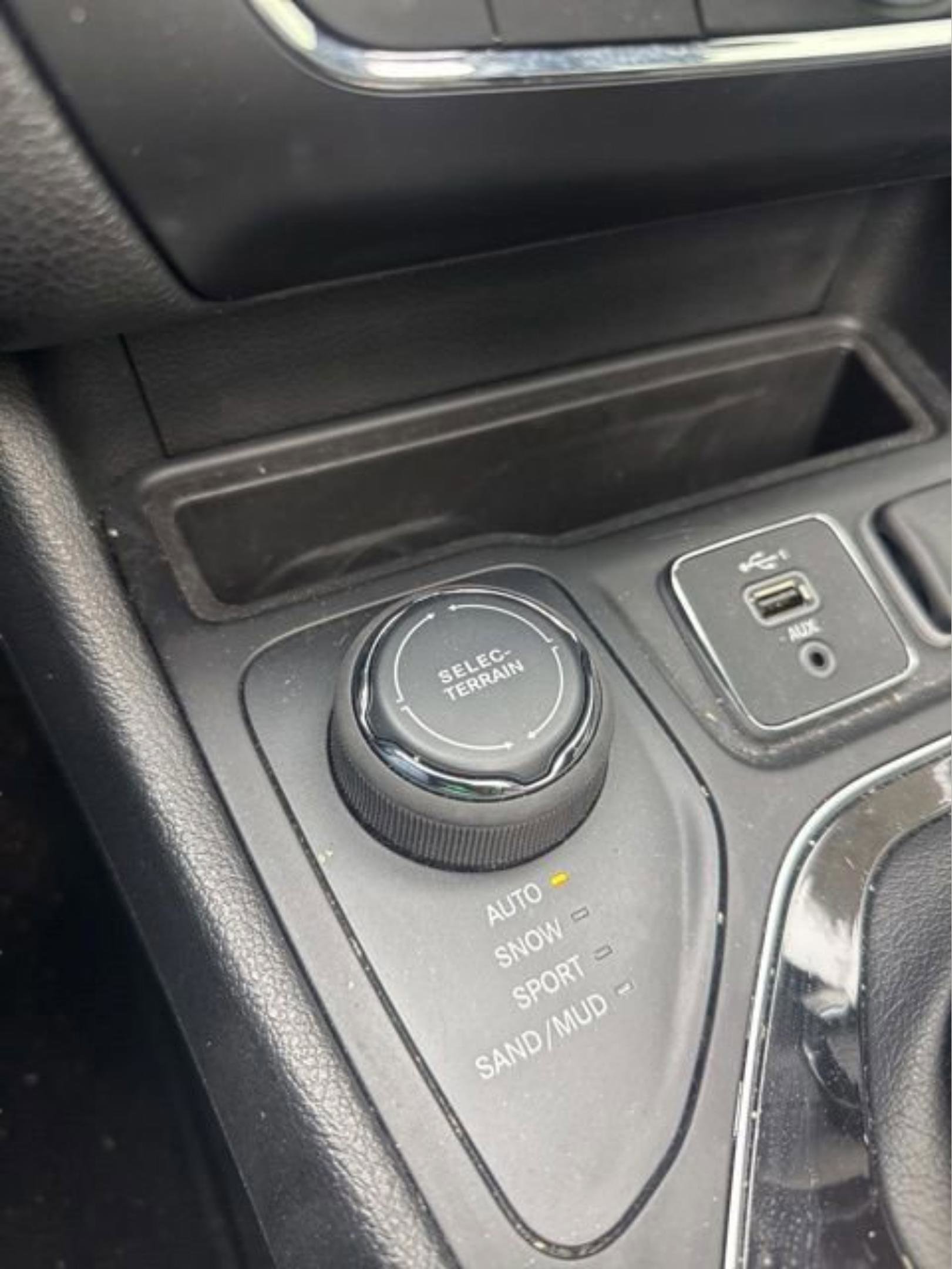 Used 2021 Jeep Cherokee Limited w/ Elite Package AWD/4WD image 19