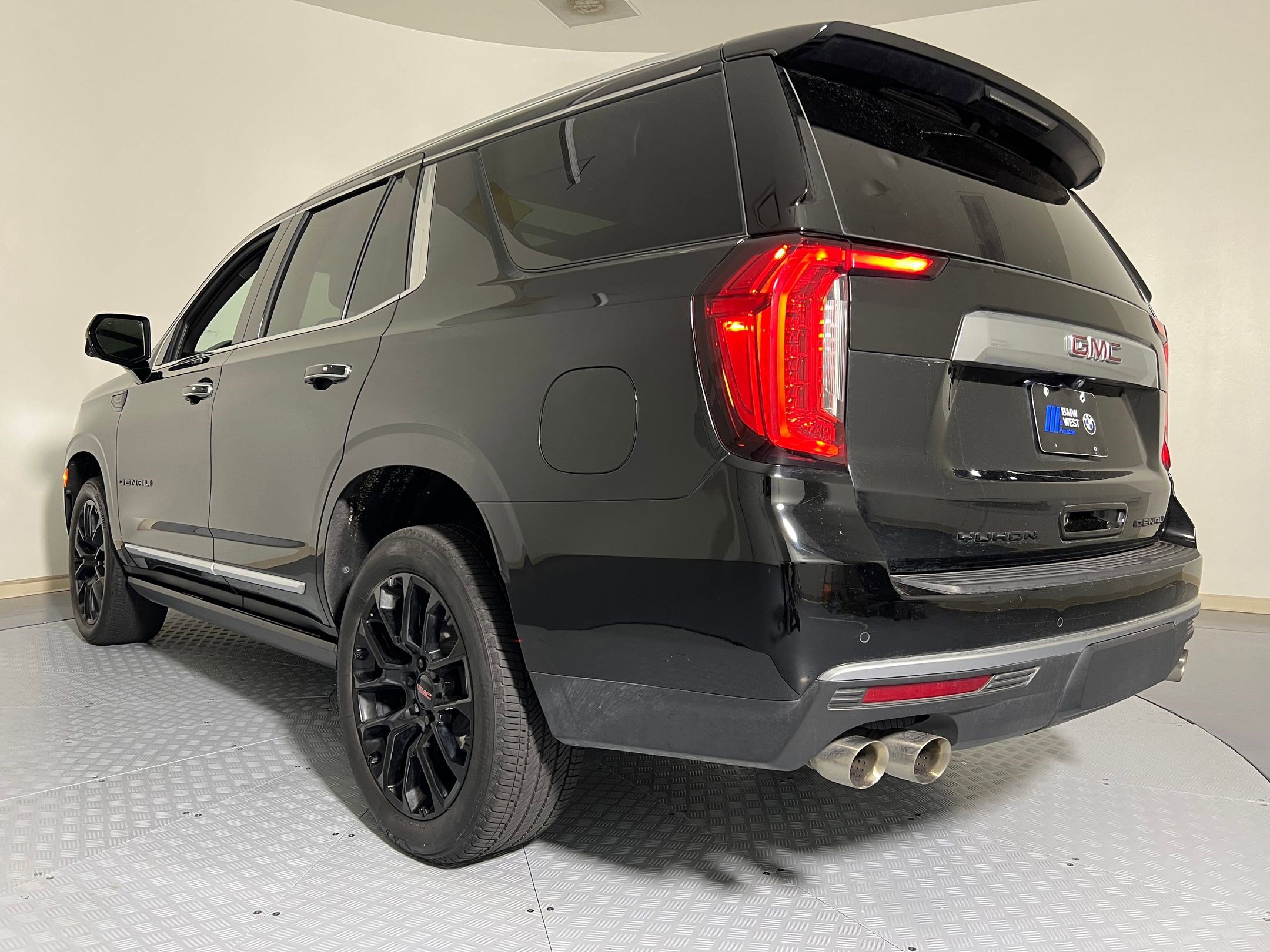 Used 2024 GMC Yukon Denali image 3