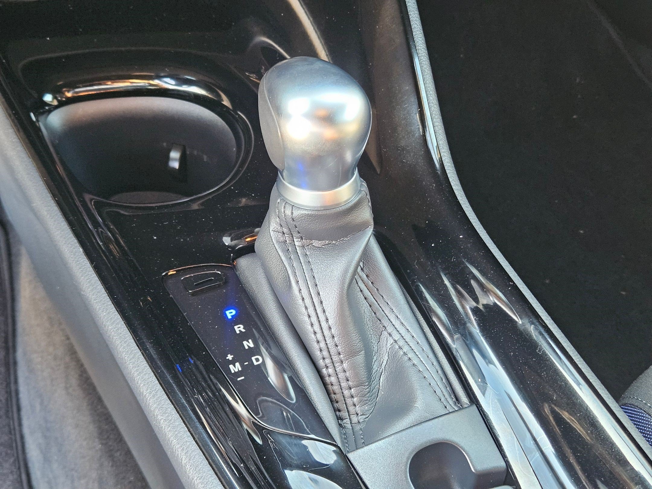 Used 2020 Toyota C-HR XLE FWD image 28
