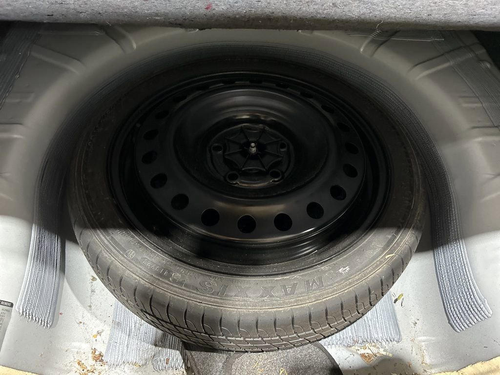 Used 2010 Buick LaCrosse CXL w/ Luxury Package AWD/4WD image 16