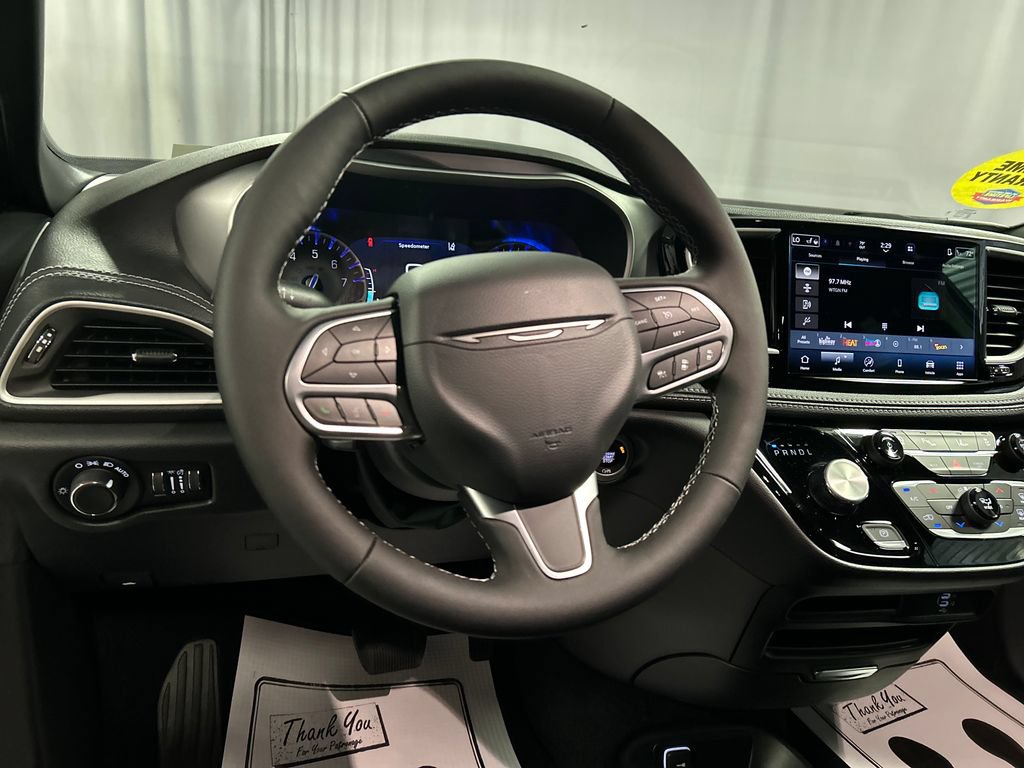 New 2027 Chrysler Pacifica Select FWD image 13