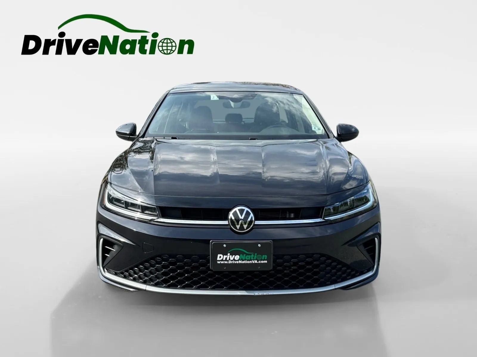 Used 2025 Volkswagen Jetta SE FWD image 2