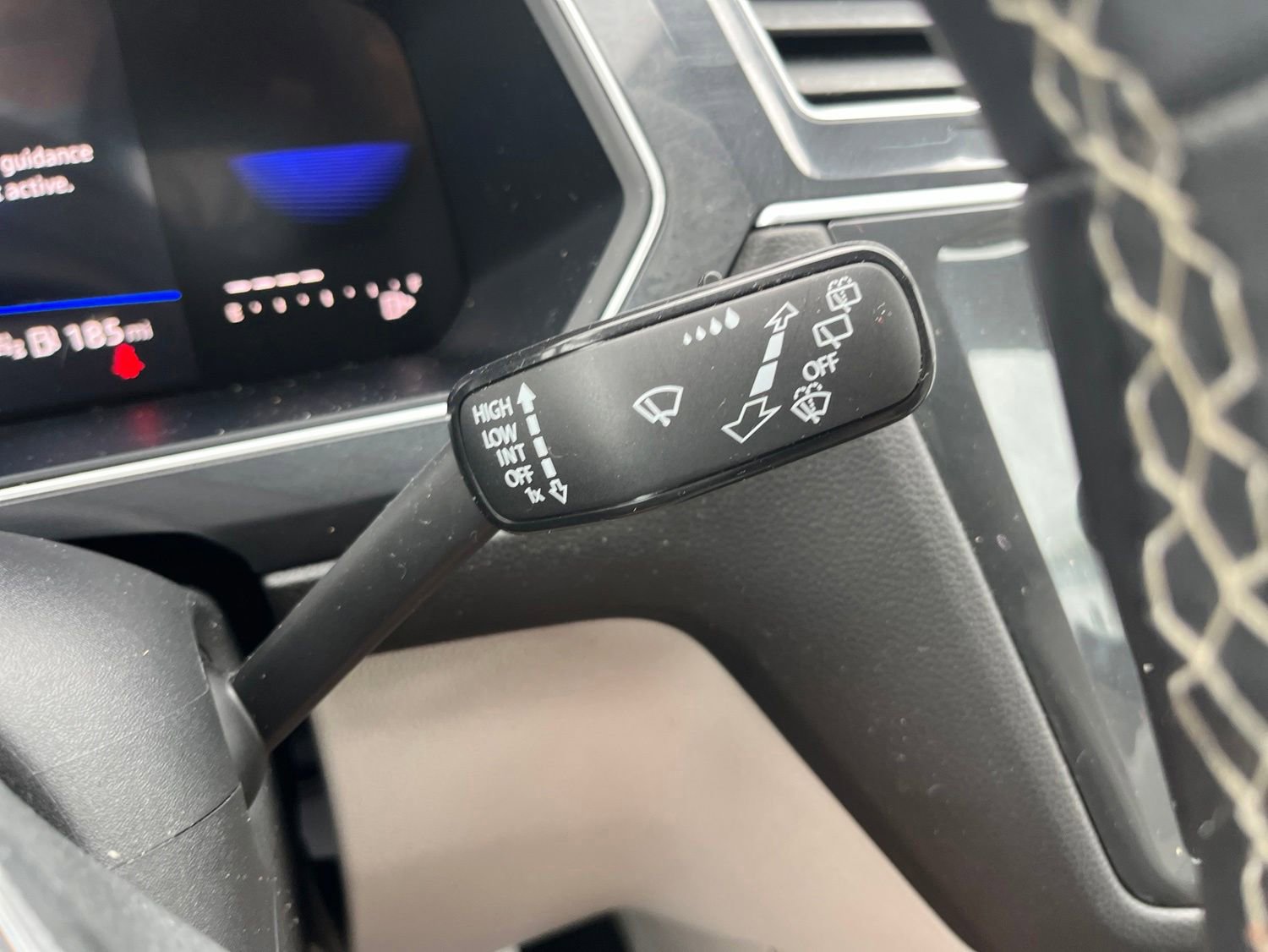 Used 2023 Volkswagen Tiguan SE w/ Panoramic Sunroof Package FWD image 19