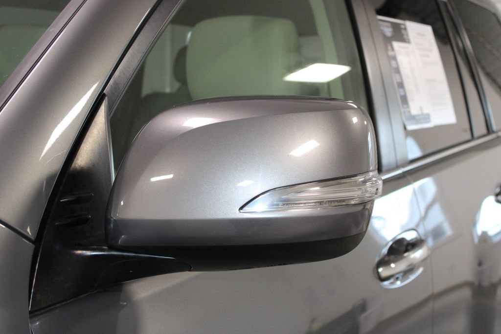 Used 2014 Lexus GX 460 w/ Premium Package AWD/4WD image 16