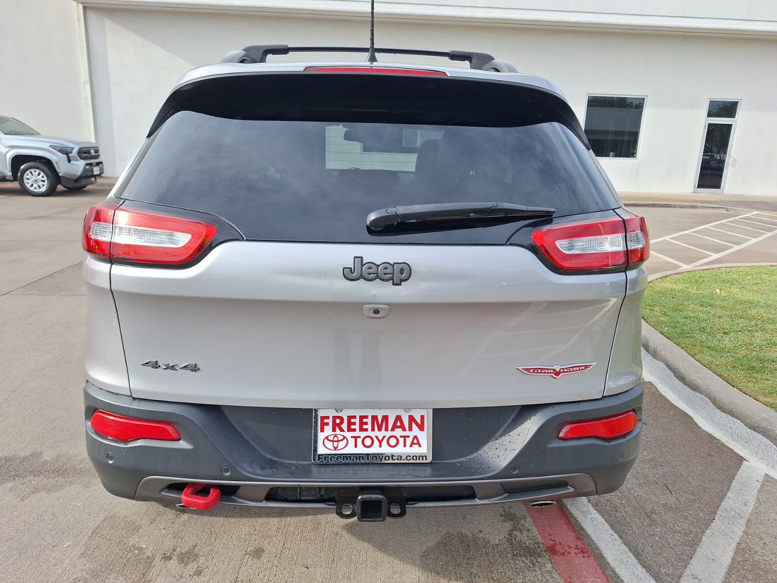 Used 2017 Jeep Cherokee Trailhawk image 5