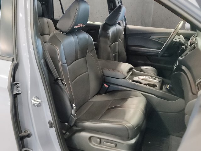 Used 2025 Honda Passport TrailSport image 38