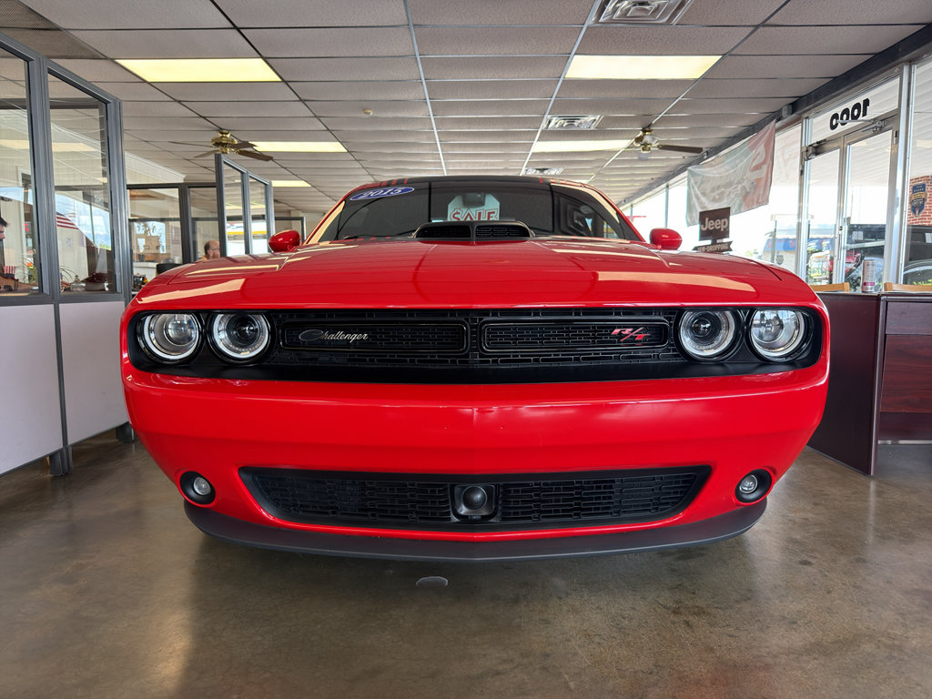 Used 2015 Dodge Challenger R/T Plus RWD image 2