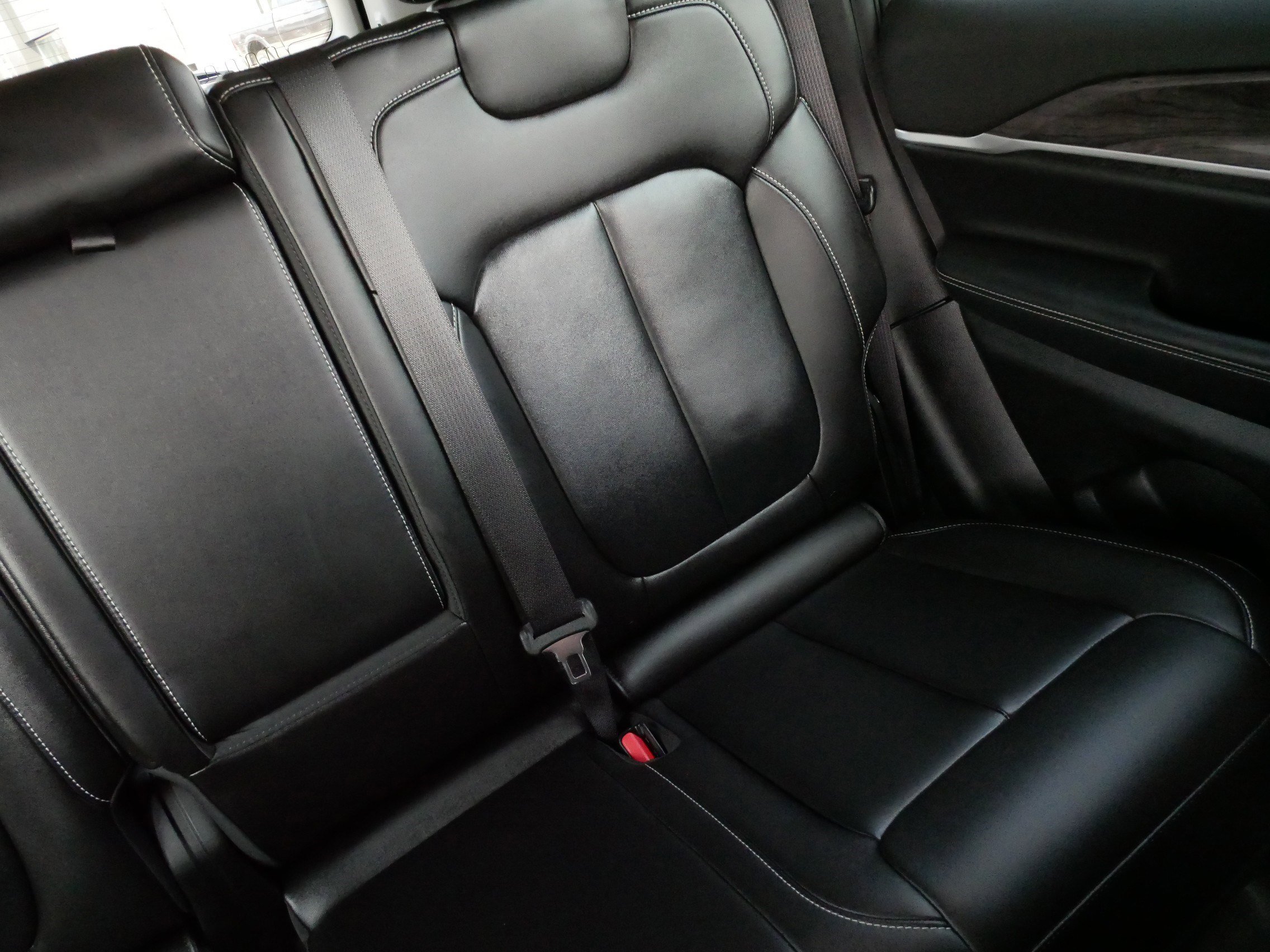 Used 2023 Jeep Grand Cherokee Limited w/ Black Appearance Package image 14