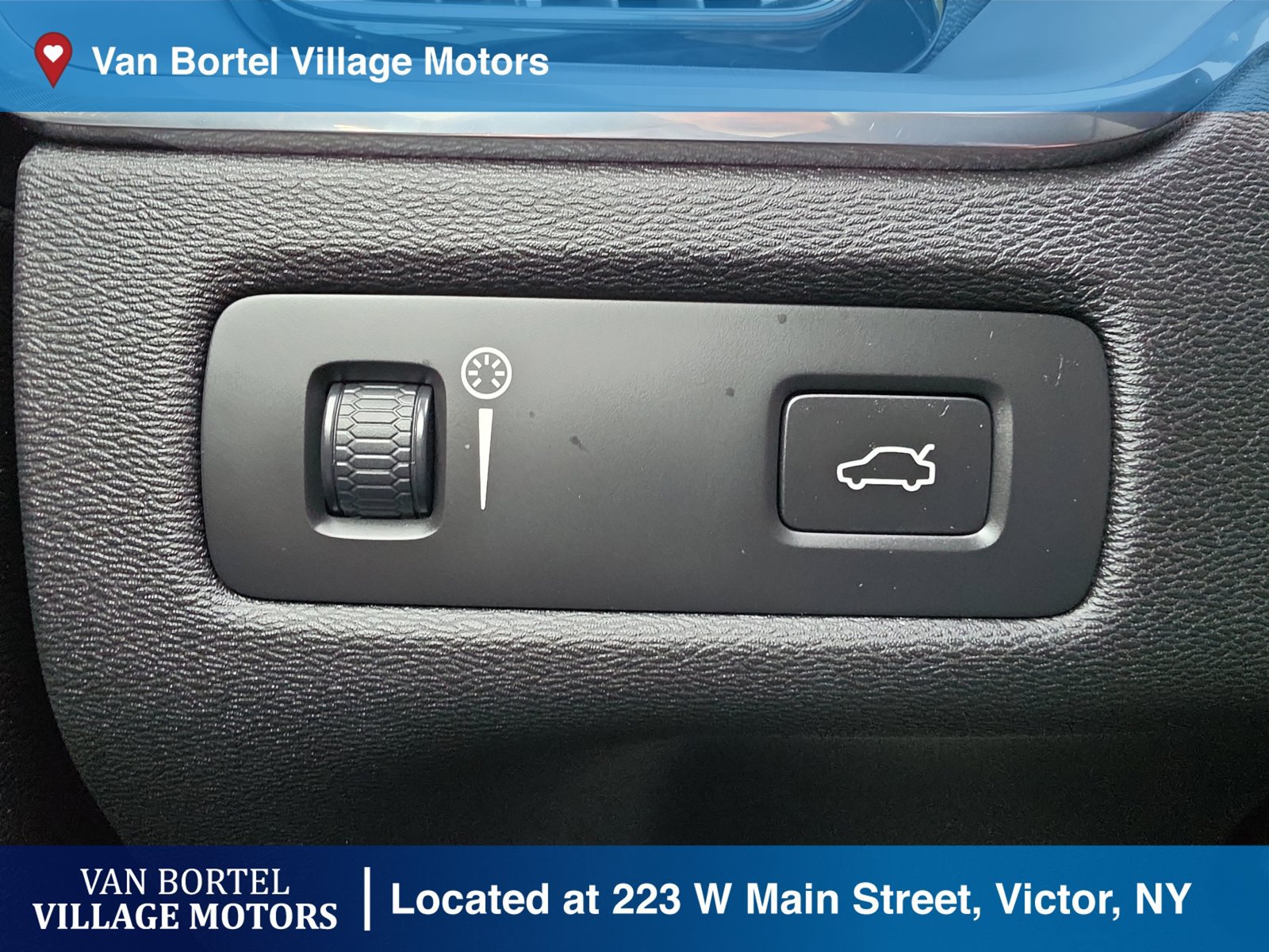 Used 2020 Volvo XC60 T5 Momentum w/ Protection Package Premier AWD/4WD image 19