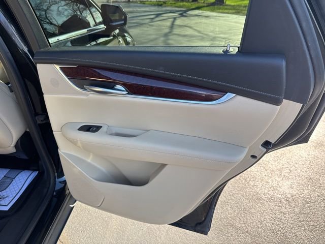 Used 2018 Cadillac XT5 Luxury w/ Driver Awareness Package image 15