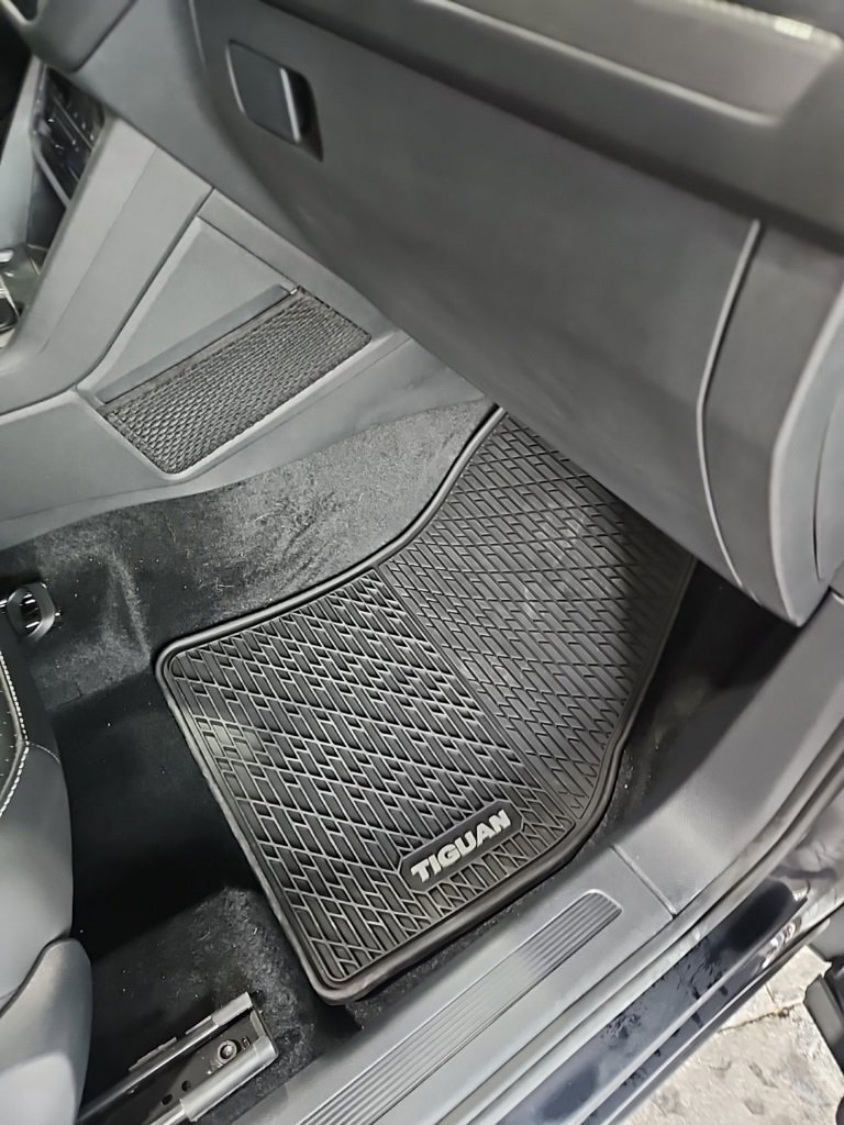 Used 2024 Volkswagen Tiguan SE image 14