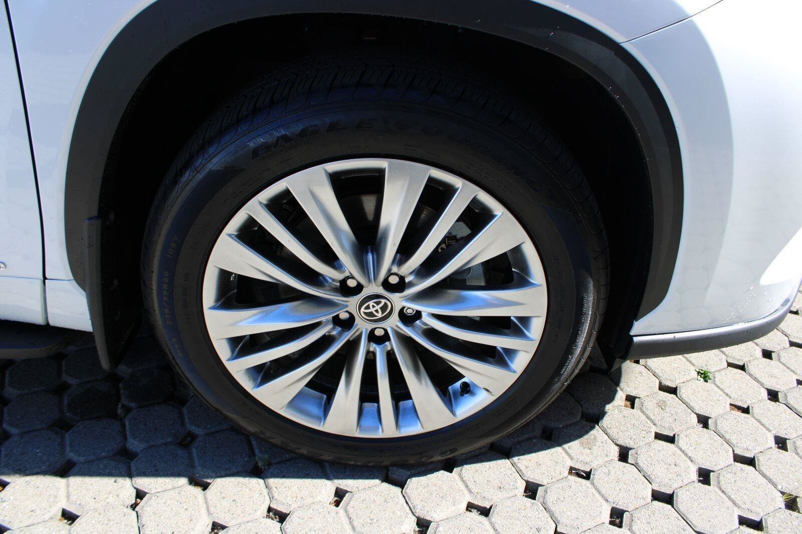 Used 2026 Toyota Highlander Platinum AWD/4WD image 13