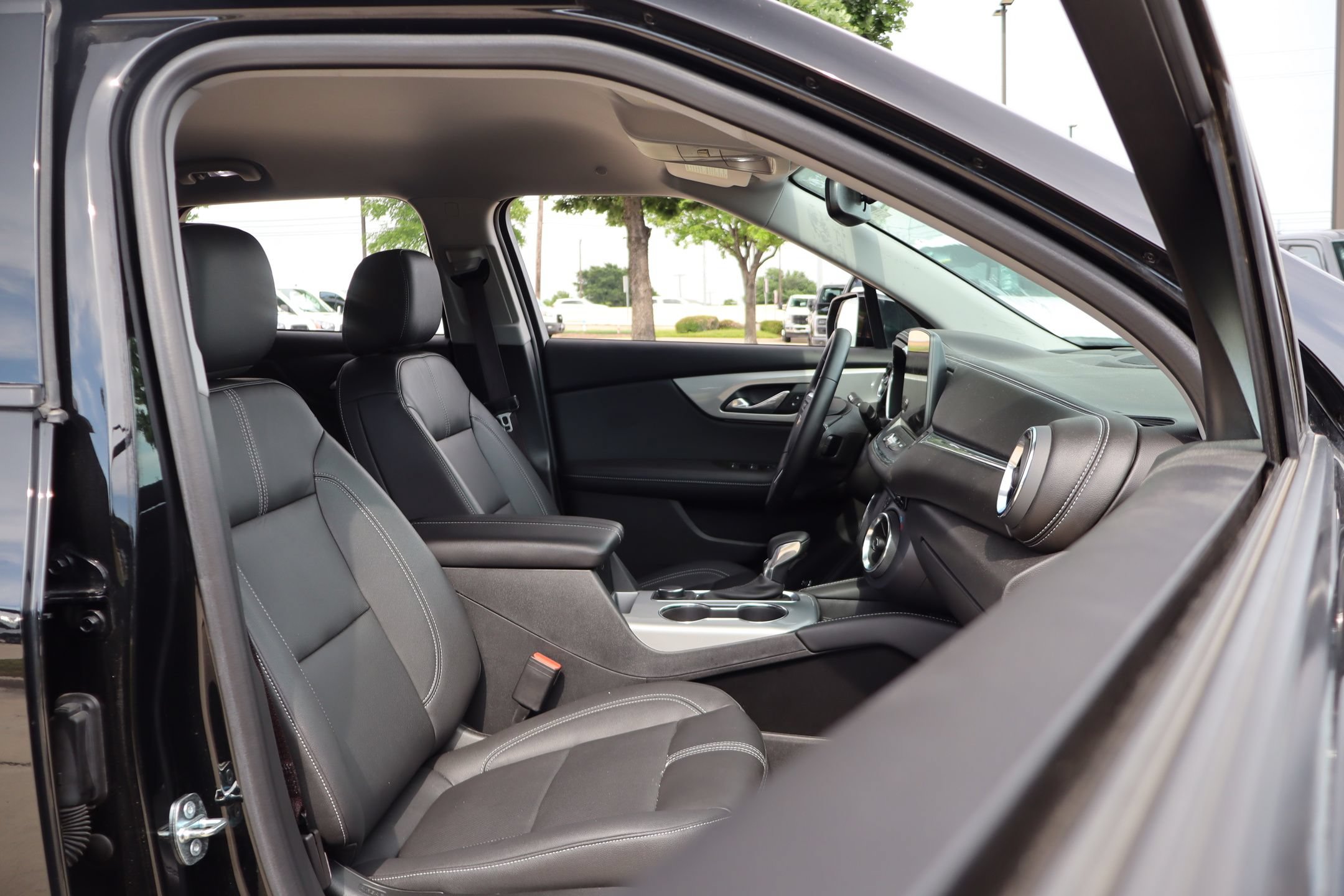 Used 2023 Chevrolet Blazer LT FWD image 29