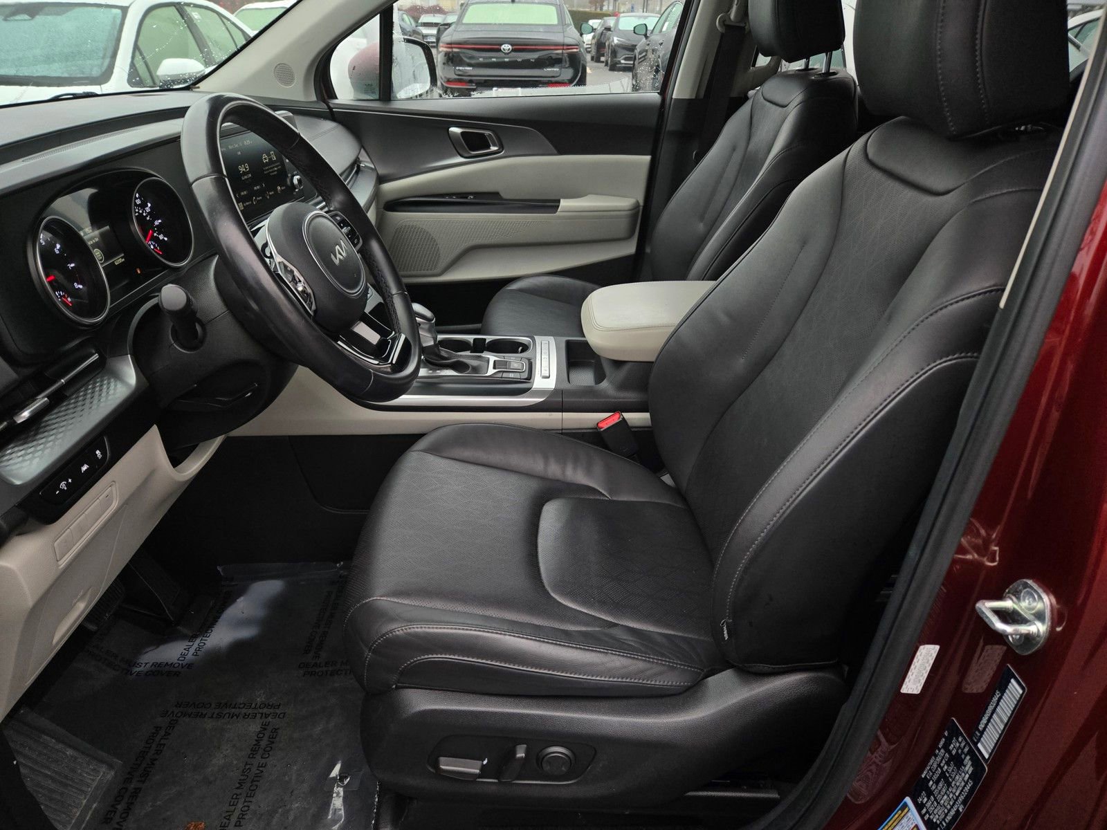 Used 2024 Kia Carnival LX image 16