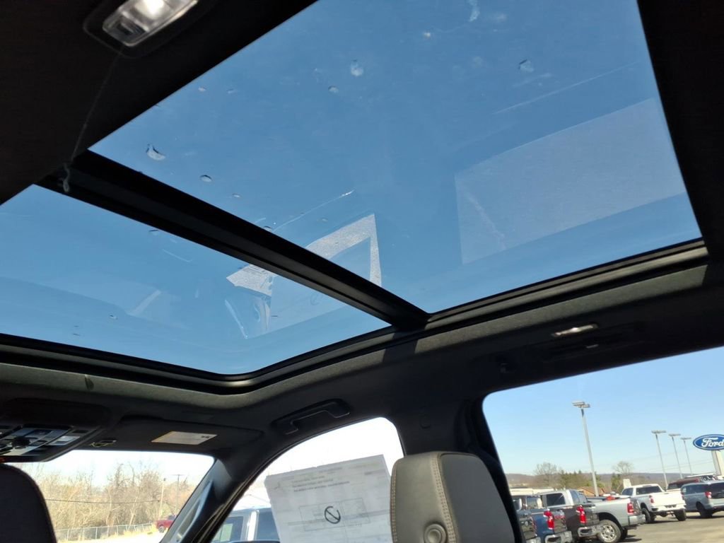 New 2026 Chevrolet Suburban High Country image 8