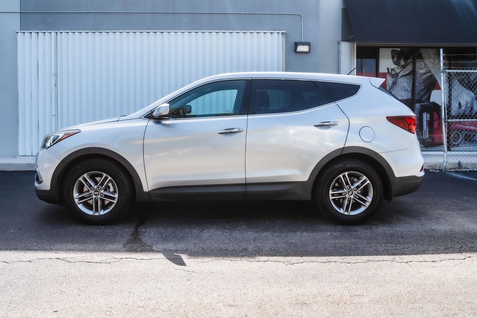 Used 2018 Hyundai Santa Fe Sport w/ Cargo Package FWD image 6