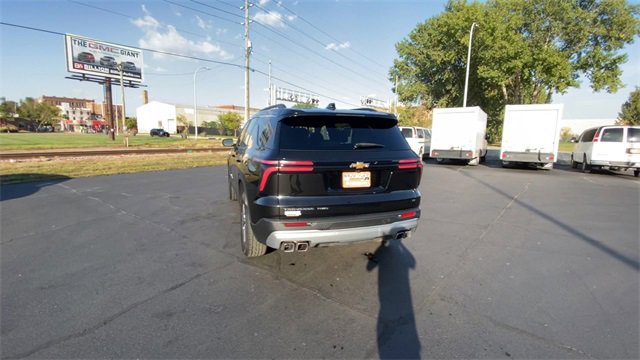 Used 2024 Chevrolet Traverse LT image 7