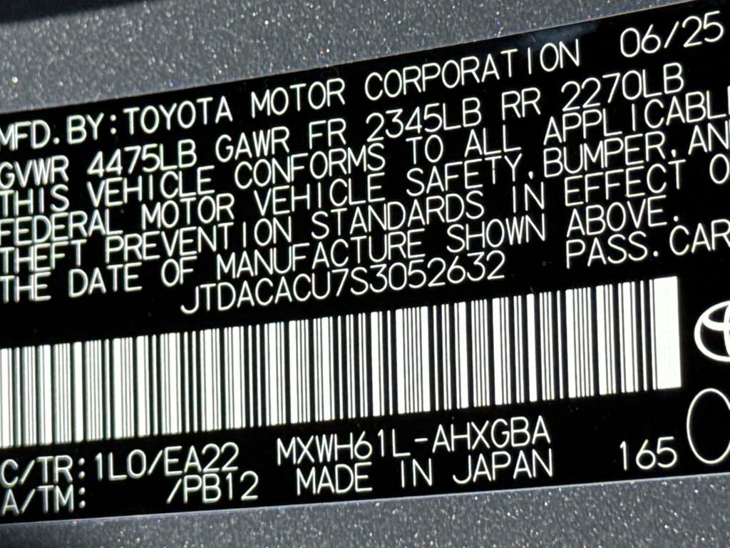 New 2025 Toyota Prius Plug-In Hybrid FWD image 32