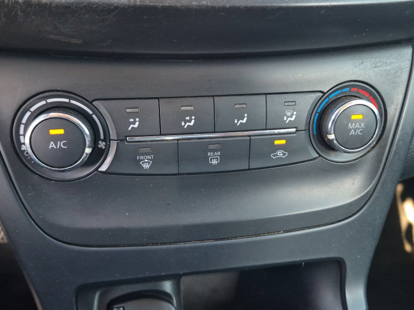 Used 2017 Nissan Sentra S FWD image 17