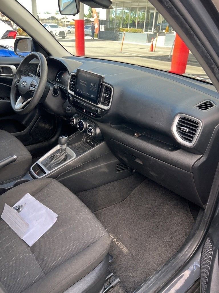 Used 2023 Hyundai Venue SE image 12