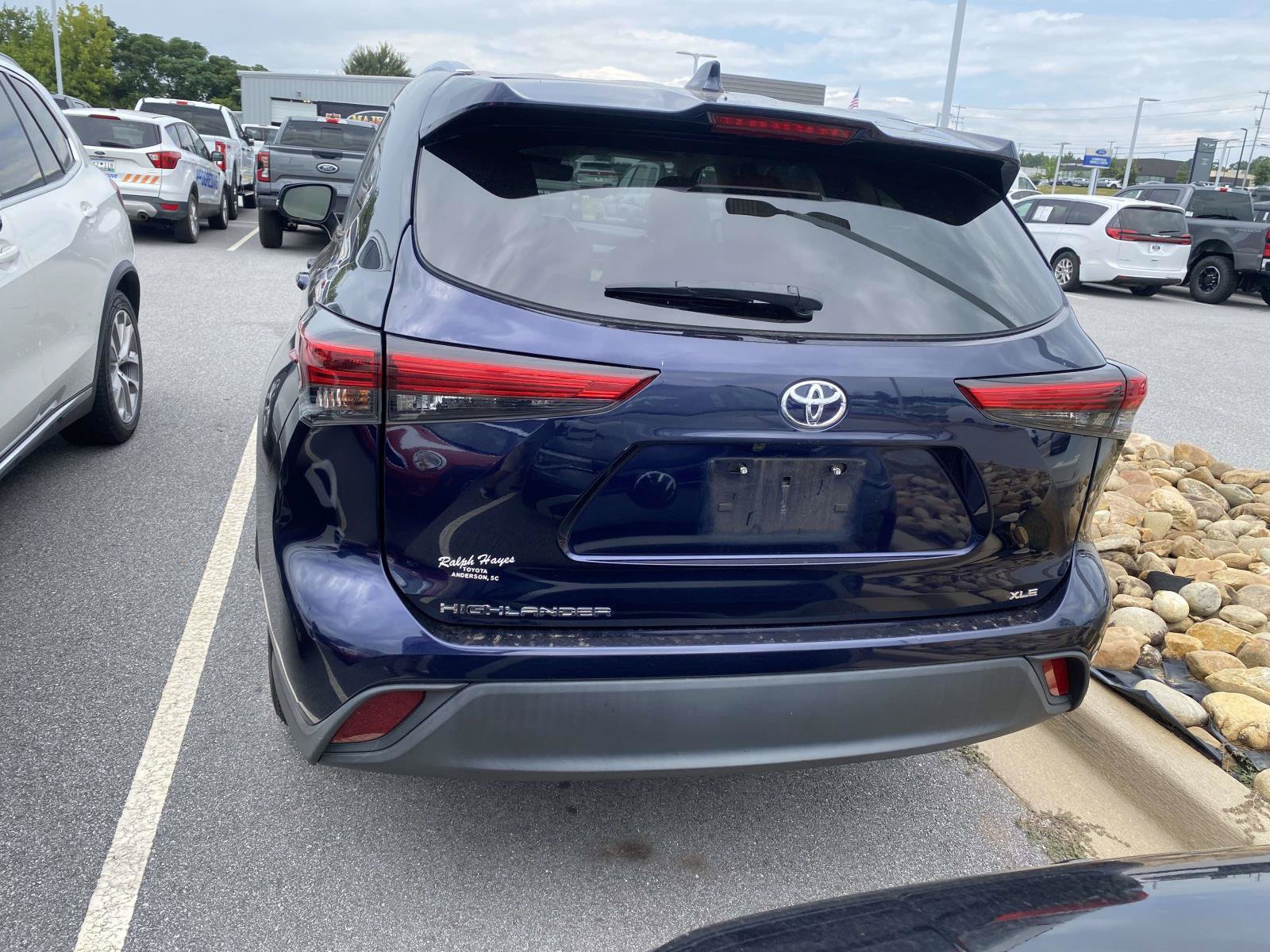 Used 2021 Toyota Highlander XLE FWD image 6