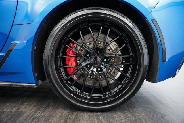 Used 2015 Chevrolet Corvette Z06 w/ 3LZ Preferred Equipment Group RWD image 40