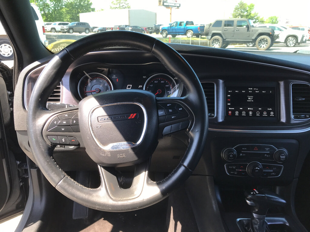 Used 2018 Dodge Charger SXT RWD image 9