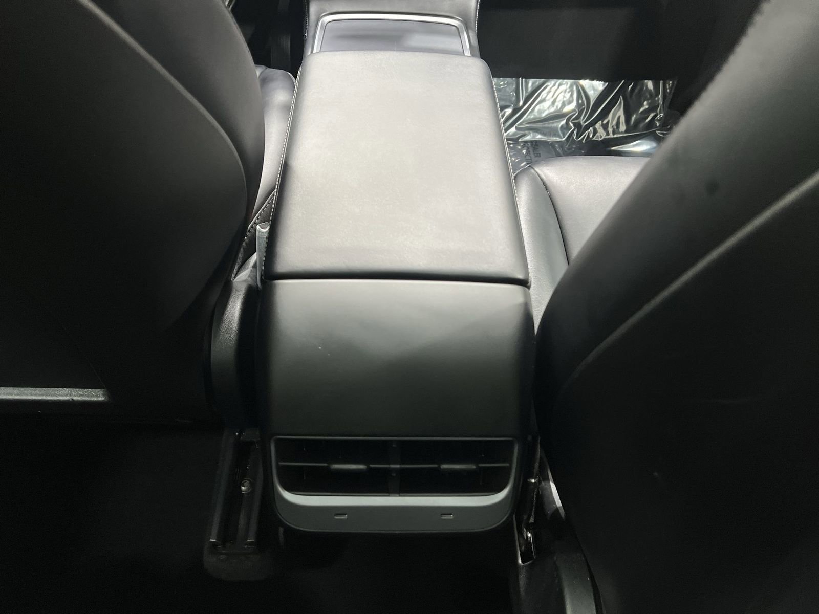 Used 2022 Tesla Model Y Long Range image 21
