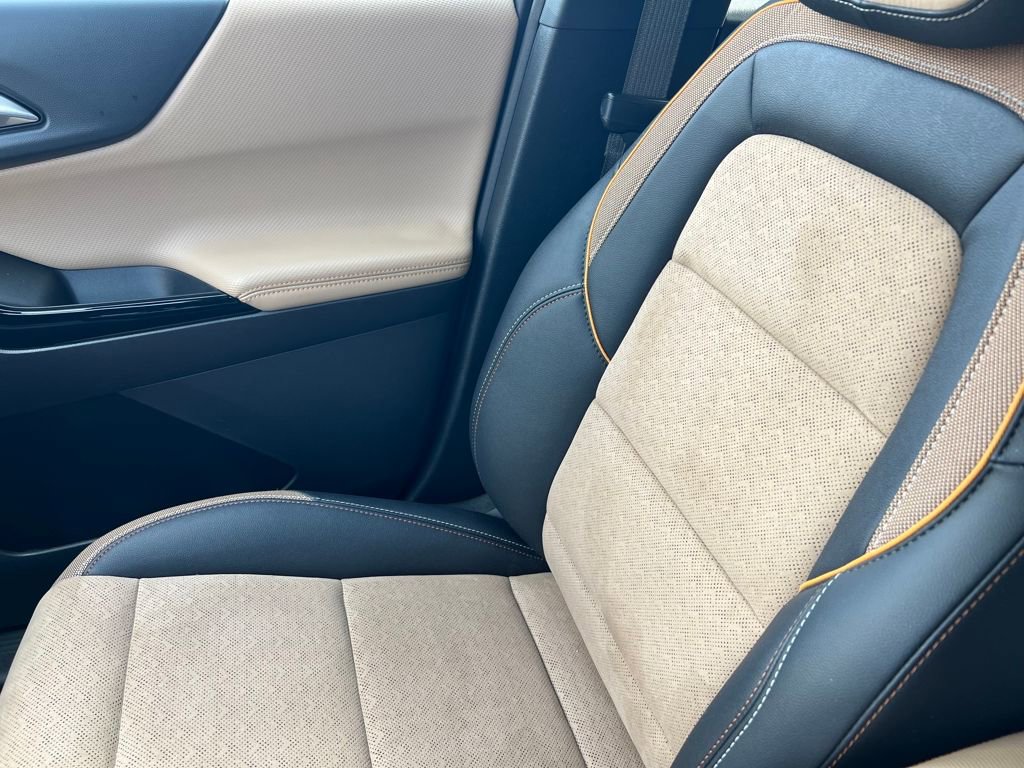 Used 2025 Chevrolet Equinox ACTIV w/ Safety and Technology Package image 35