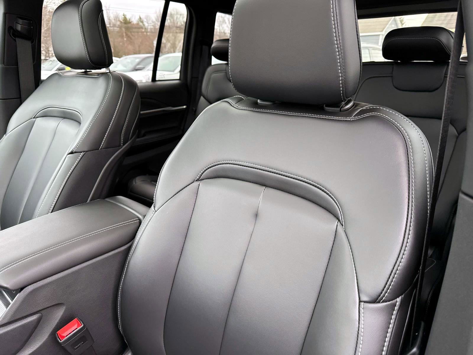 New 2026 Jeep Grand Cherokee Limited AWD/4WD image 11