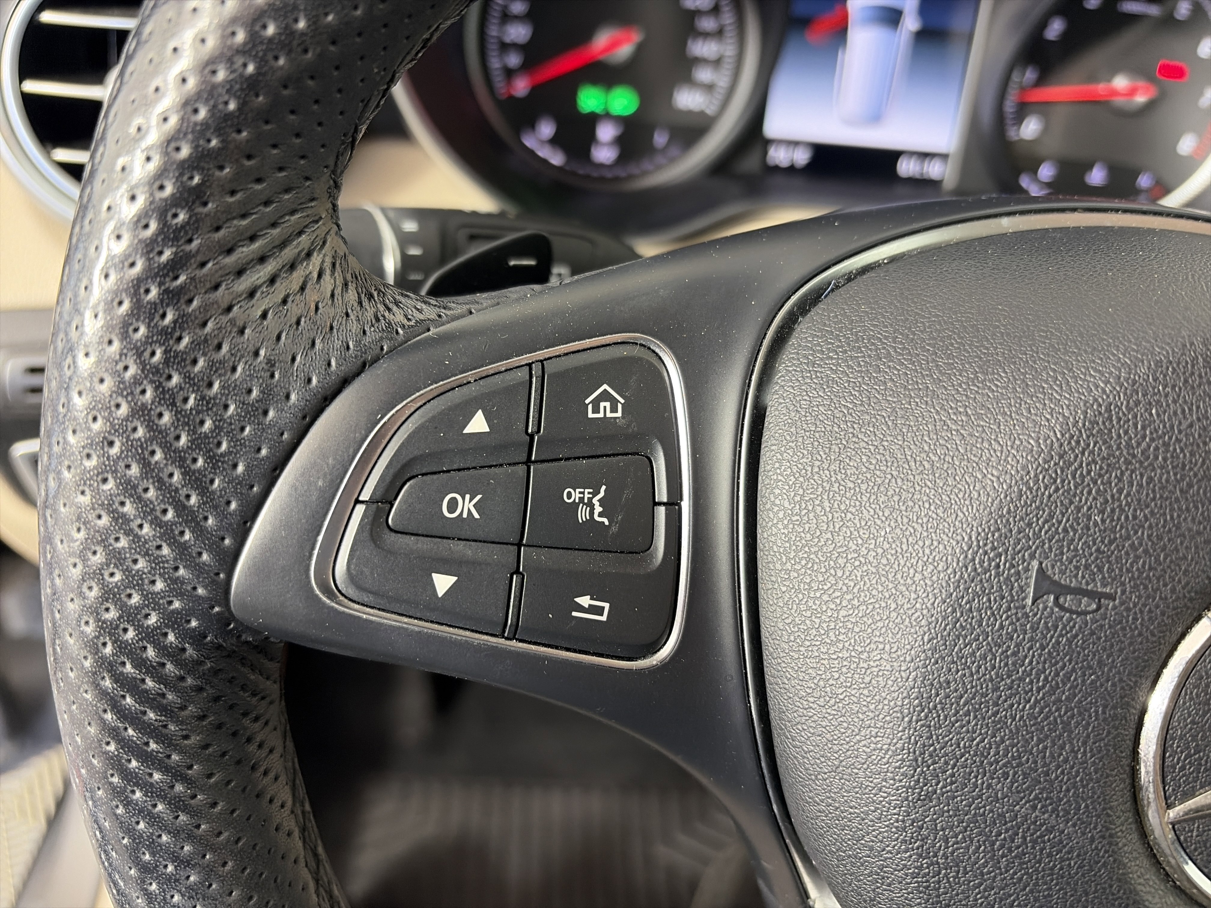 Used 2019 Mercedes-Benz GLC 300 4MATIC image 35
