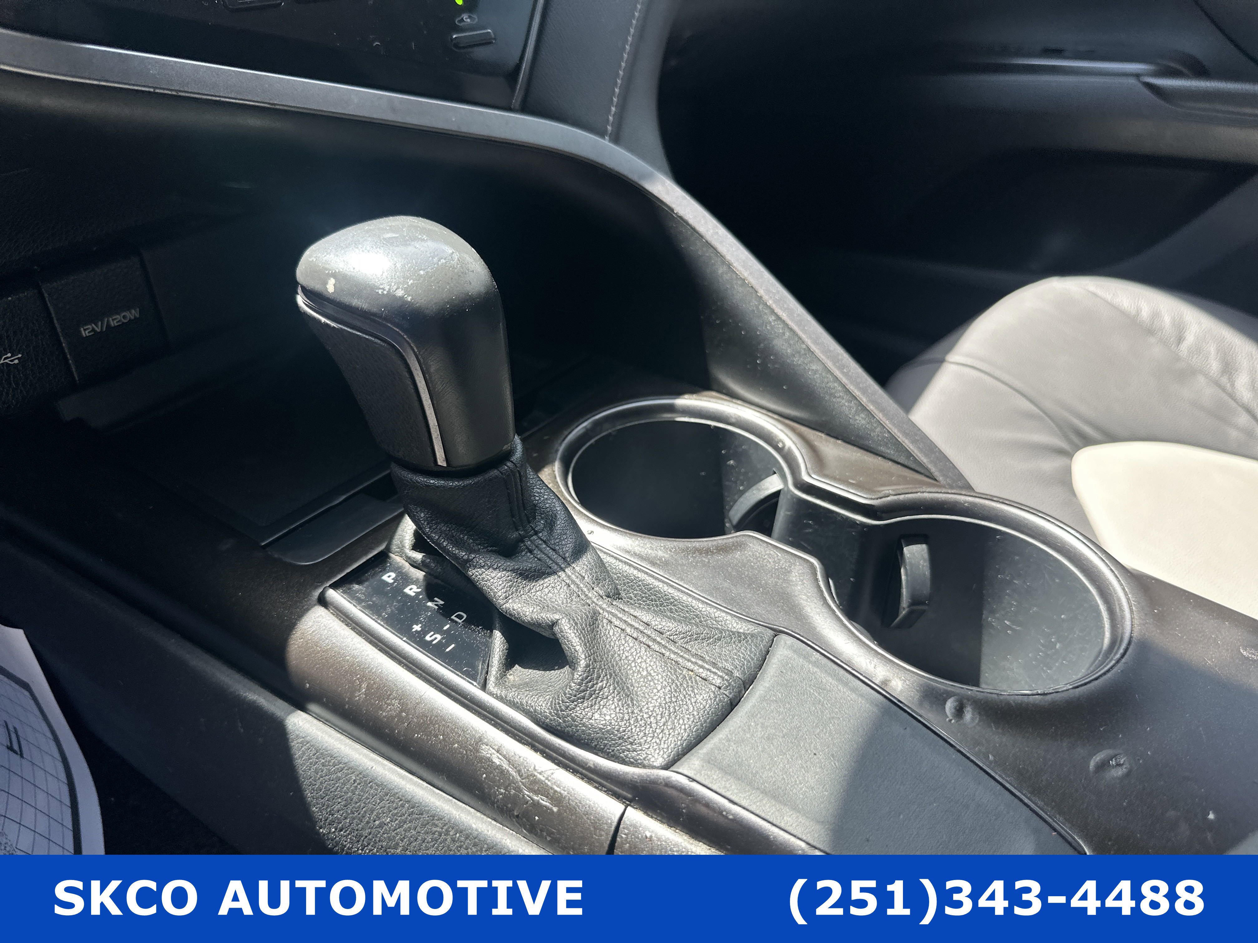 Used 2021 Toyota Camry SE FWD image 23