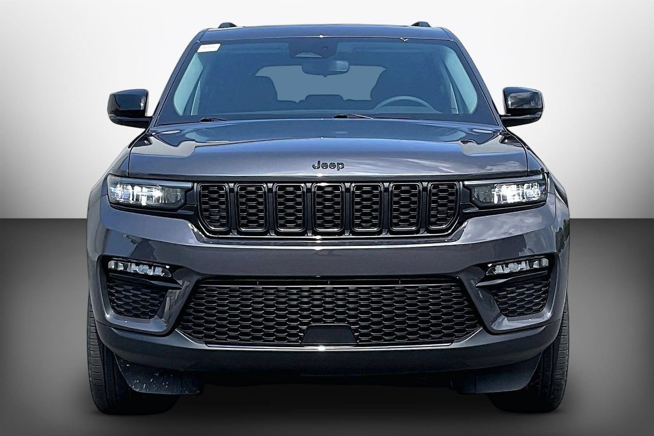 Certified 2023 Jeep Grand Cherokee Limited w/ Black Appearance Package AWD/4WD image 3