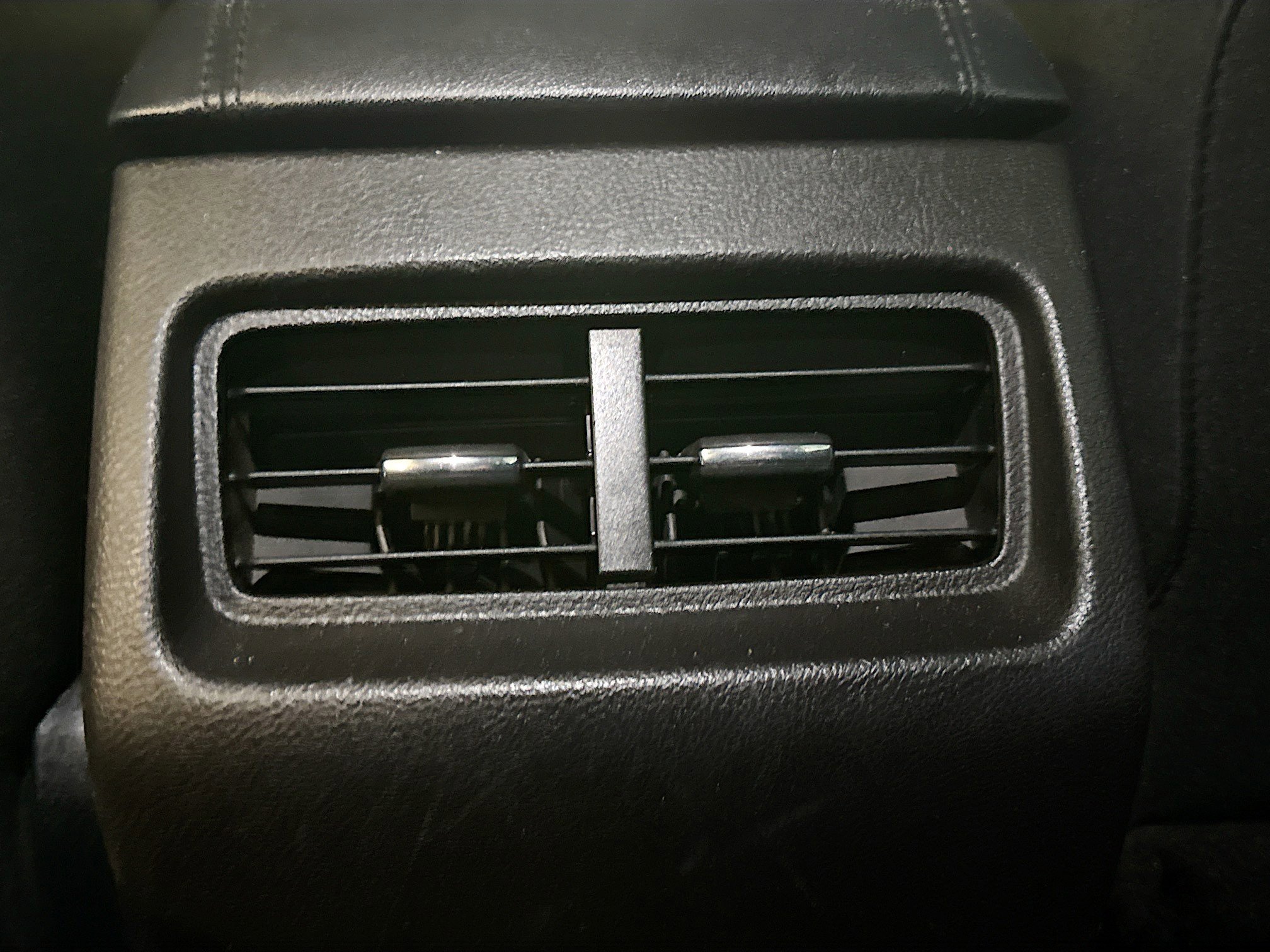 Used 2015 Ford Edge SE image 25