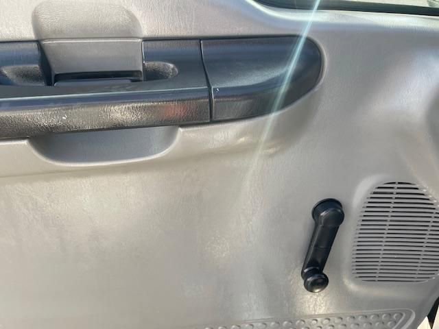 Used 2007 Ford F550 2WD Regular Cab Super Duty image 13