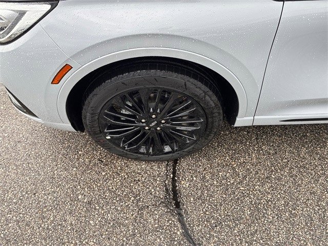 New 2025 Lincoln Corsair Reserve w/ Equipment Group 202A image 12