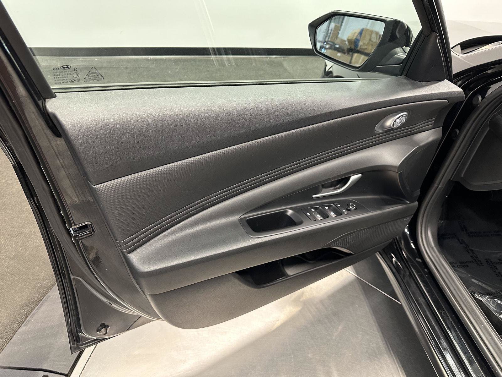 Certified 2023 Hyundai Elantra Limited FWD image 13