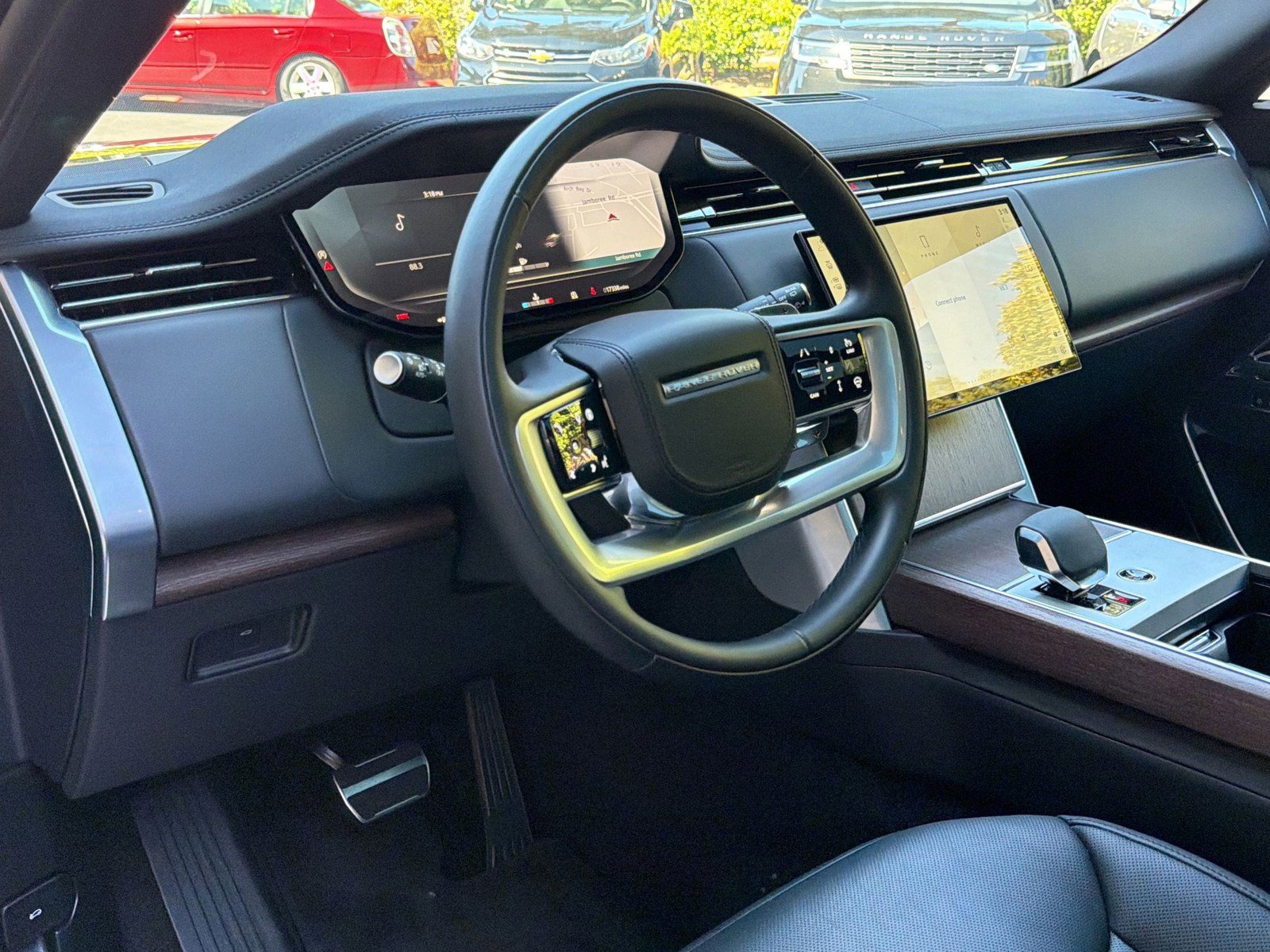 Used 2024 Land Rover Range Rover SE image 4