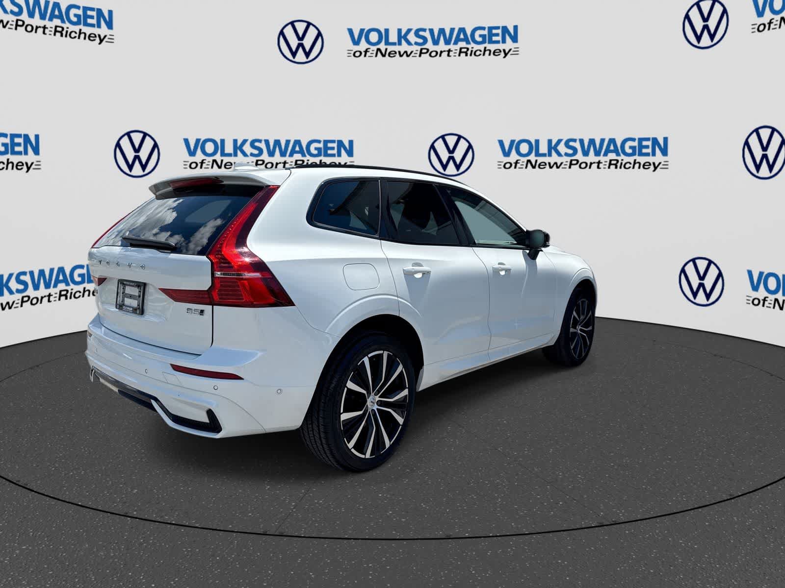 Used 2023 Volvo XC60 B5 Plus w/ Climate Package AWD/4WD image 6