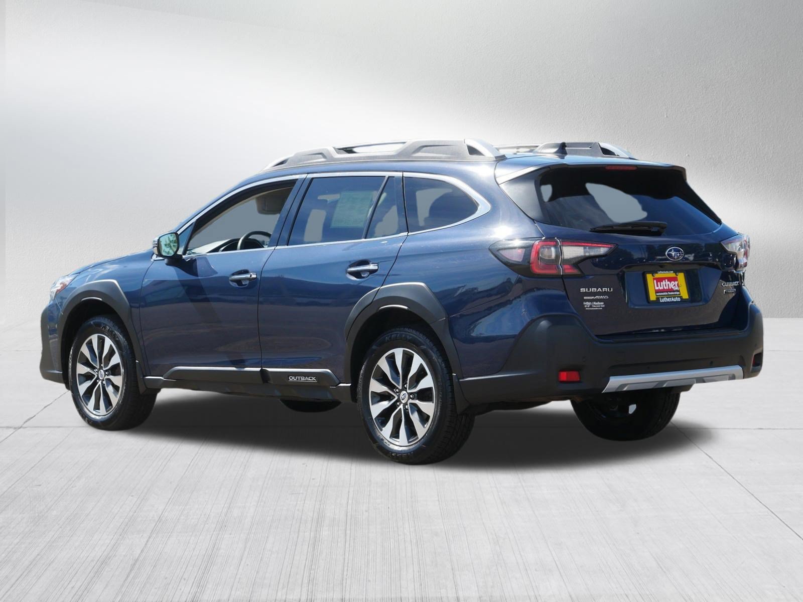 Used 2023 Subaru Outback Touring AWD/4WD image 5