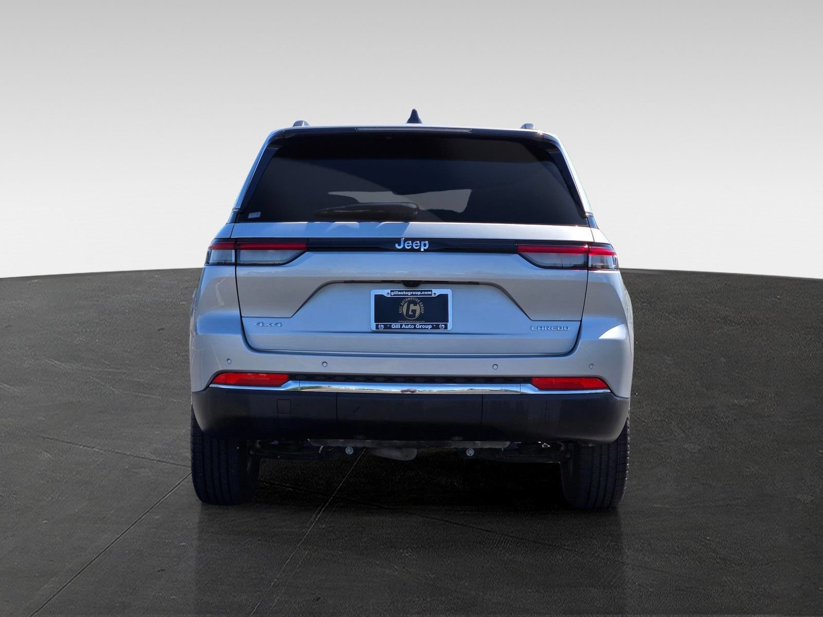 Used 2023 Jeep Grand Cherokee Laredo AWD/4WD image 5