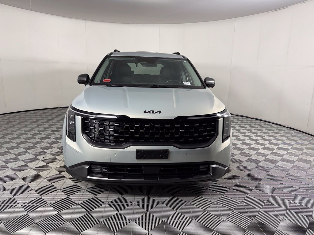 Used 2025 Kia Carnival SX FWD image 2