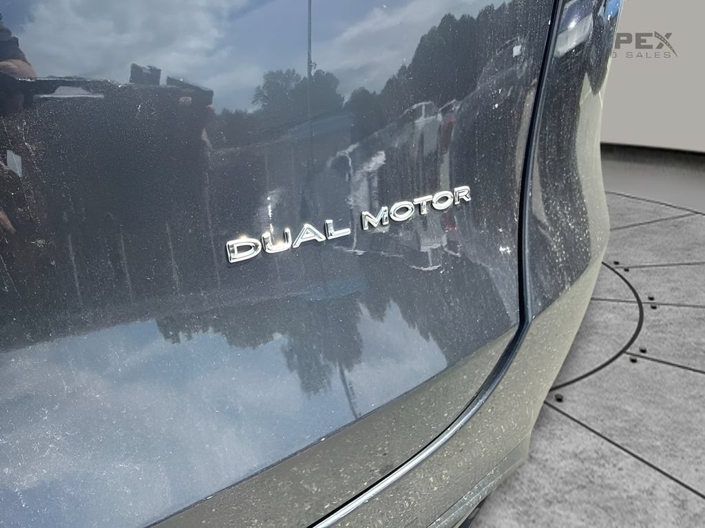Used 2024 Tesla Model Y Long Range AWD/4WD image 36